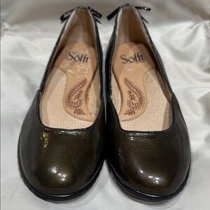 Sofft Shiny Leather Flats - Brown with a Hint of Dark Olive Green - Size 6M